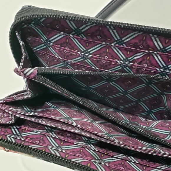 Vera Bradley Zippered Clutch / Wristlet, Wallet, Approx. 8 x 4 - Picture 5 of 8